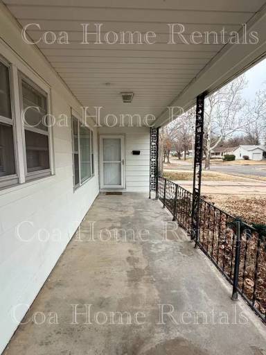 Main picture of 807 Lexington Rd