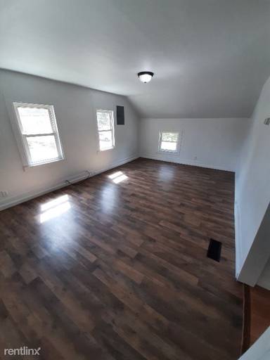 Main picture of 2624 Main St