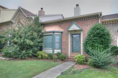 Main picture of 243 W Lake Cir