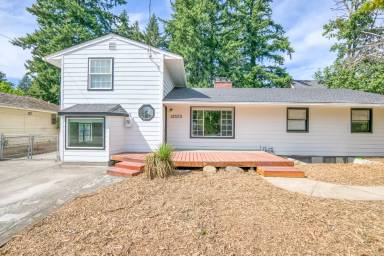 Main picture of 12535 SE Market St