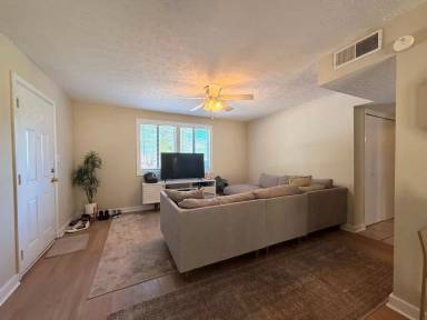 Main picture of 102 Welch Pl