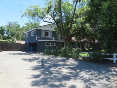 Main picture of 153 Commercial St