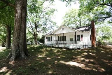 Main picture of 2180 Clay Rd