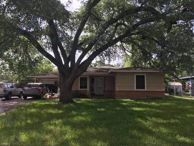 Main picture of 723 Mary Lake Dr