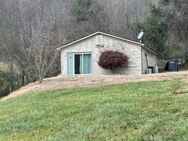 Main picture of 11 N Coyote Springs Farm Rd