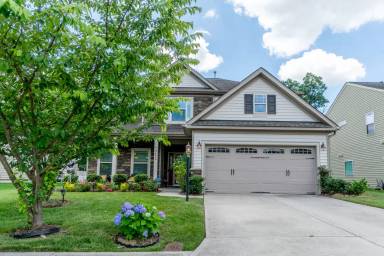 Main picture of 2476 Bearded Iris Ln