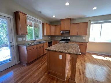 Main picture of 2028 Lincoln Pl NE