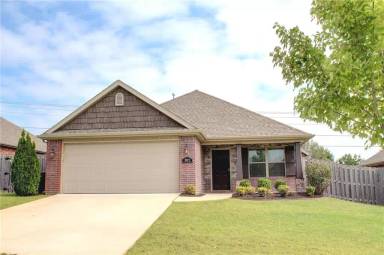 Main picture of 3072 N Autumn Rose Ave