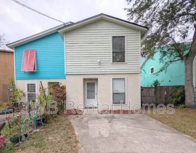 Main picture of 278 Poinsettia St