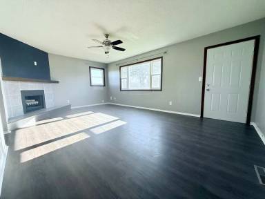 Main picture of 204 E Elm St