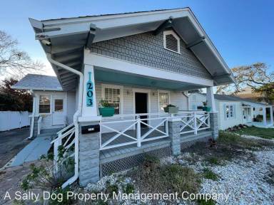 Main picture of 203 N Oleander Ave