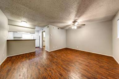 Main picture of 4510 Duval St
