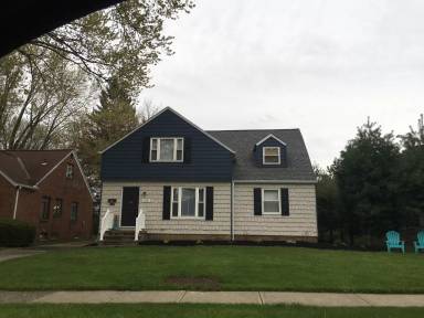Main picture of 4341 W 215th St