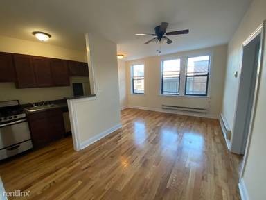 Main picture of 818 W Diversey Pkwy