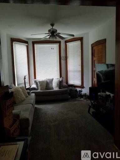 Main picture of 3927 N Albany Ave
