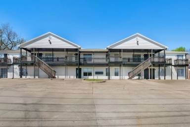 Main picture of 825 N Leverett Ave