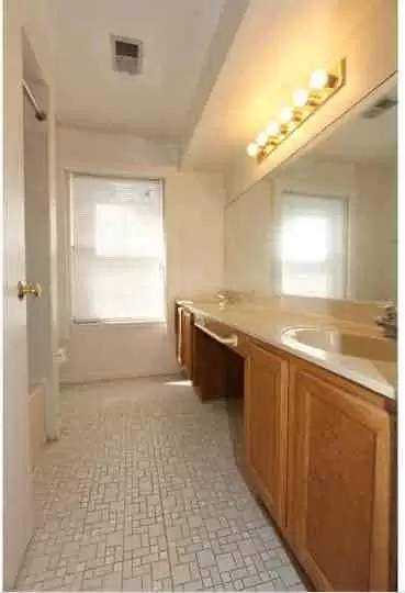 Main picture of 104 Heritage Blvd