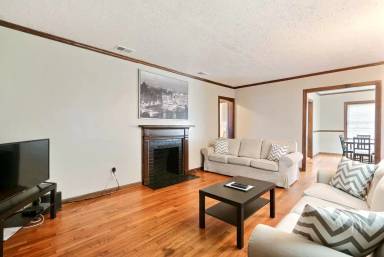 Main picture of 304 E 60th St