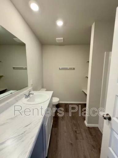 Main picture of 2103 S Lakin Ln