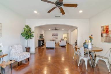 Main picture of 3122 Rogers Ave