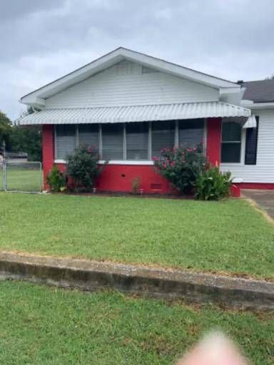 Main picture of 1320 N Orchard Knob Ave