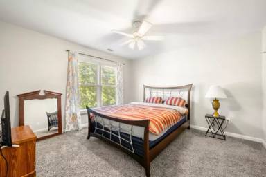 Main picture of 424 Old Deerfield Ln