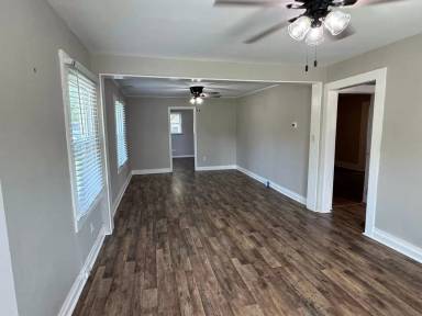 Main picture of 3061 Lee Rd