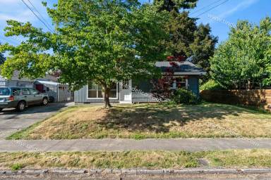 Main picture of 7927 N Olympia St