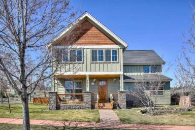 Main picture of 63205 Logan Ave