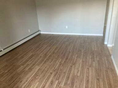 Main picture of 392 River St