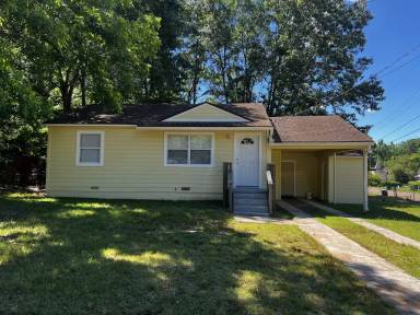 Main picture of 106 Parkland St