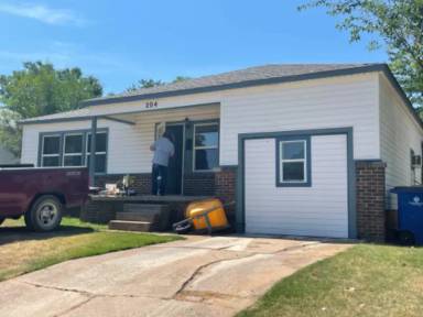 Main picture of 204 E Elder Ave