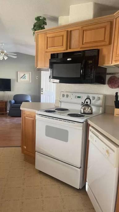 Main picture of 255 E 5th St