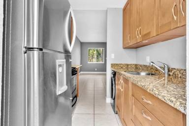 Main picture of 2643 NE 8th Ave