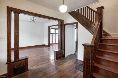 Main picture of 3629 Howard St