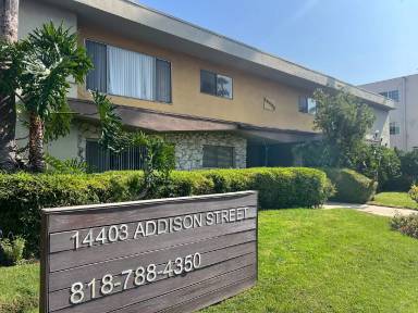 Main picture of 14403 Addison St