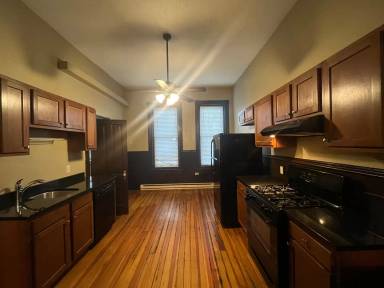 Main picture of 937 University Ave W