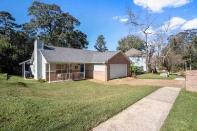 Main picture of 1760 Riverbirch Holw