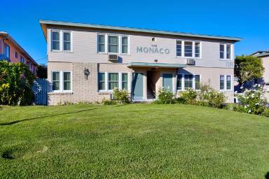 Main picture of 1127 W Duarte Rd