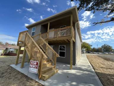 Main picture of 703 S Holden St