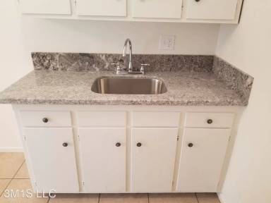 Main picture of 2122 E Westport Dr