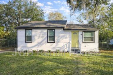 Main picture of 6135 Lynnwood Ave