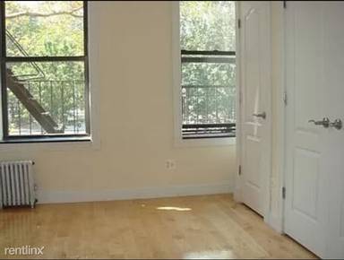 Main picture of 424 E 9th St