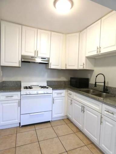 Main picture of 342 W 10th St
