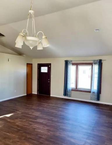 Main picture of 643 S Bellflower Dr