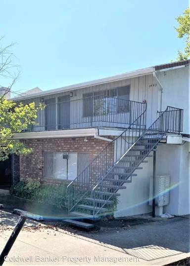 Main picture of 2445 Old Eureka Way