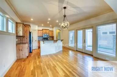 Main picture of 1076 W Stanhope St