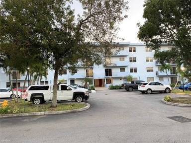 Main picture of 1221 SW 122nd Ave