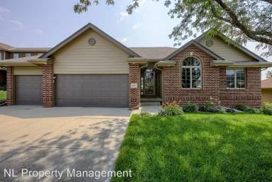 Main picture of 10013 S 202nd Cir