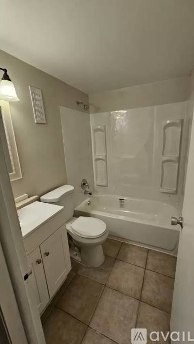 Main picture of 1035 W 77th St